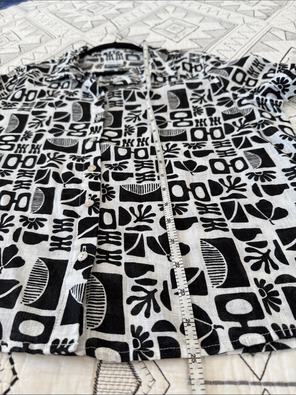 100% Linen Nicole Miller Geometric Button Front Top - Picture 6 of 6